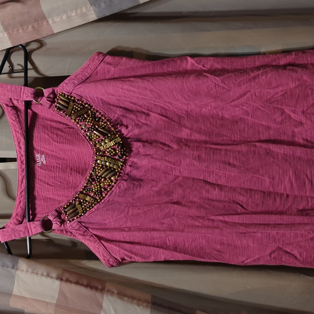 Fuchsia tank top with bead work